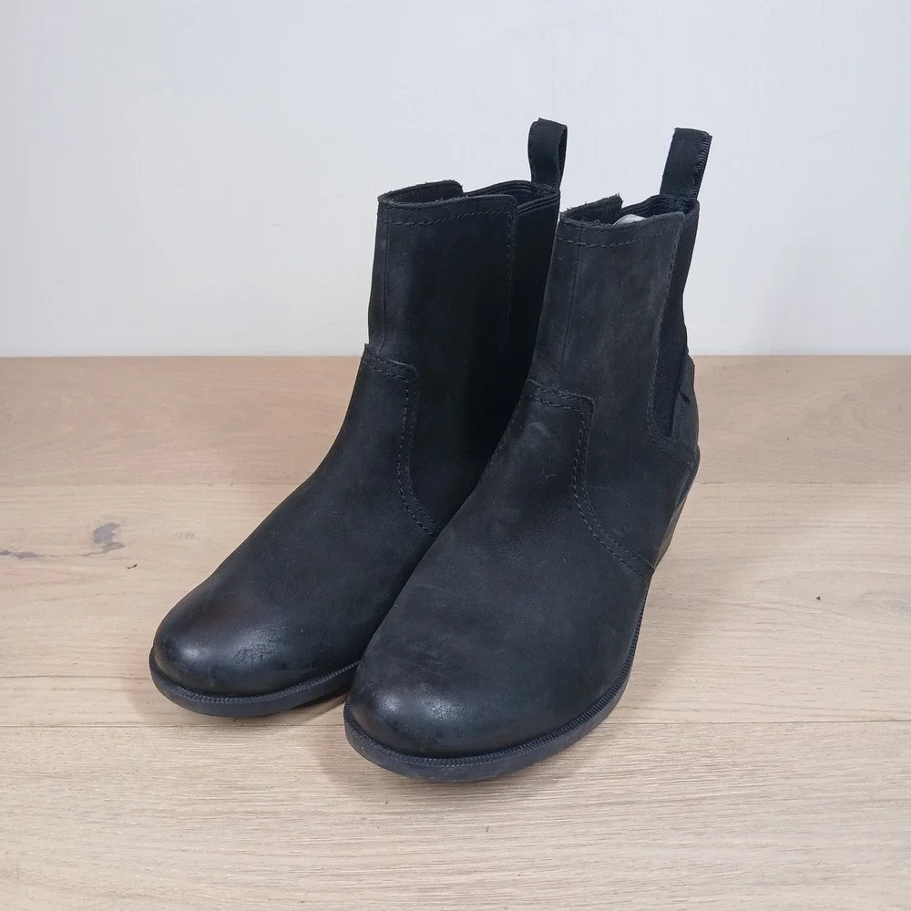 Teva Foxy Chelsea Boots Women 7 Black Nubuck Leather Waterproof Block Heel